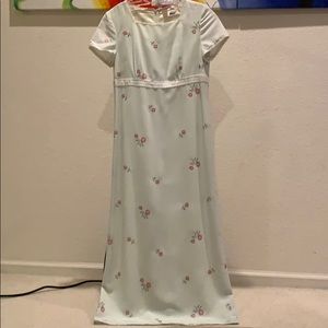 Size 2-4 Dress Almost New Condition:10/10